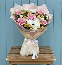 Букет цветов из:  Гвоздики, Орхидеи и Розы в Досчатое