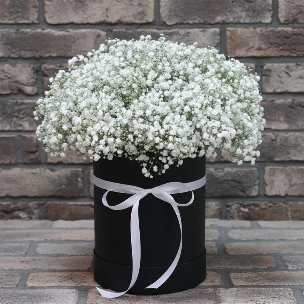 Цветочная композиция из Гипсофила в шляпной коробке в Досчатое