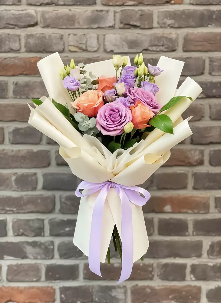 Букет цветов из: Лизиантусы и Розы в Досчатое