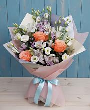 Букет цветов из:  Лизиантусы, Розы, Альстромерии и Гипсофила в Досчатое