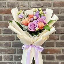 Букет цветов из:  Лизиантусы и Розы в Досчатое