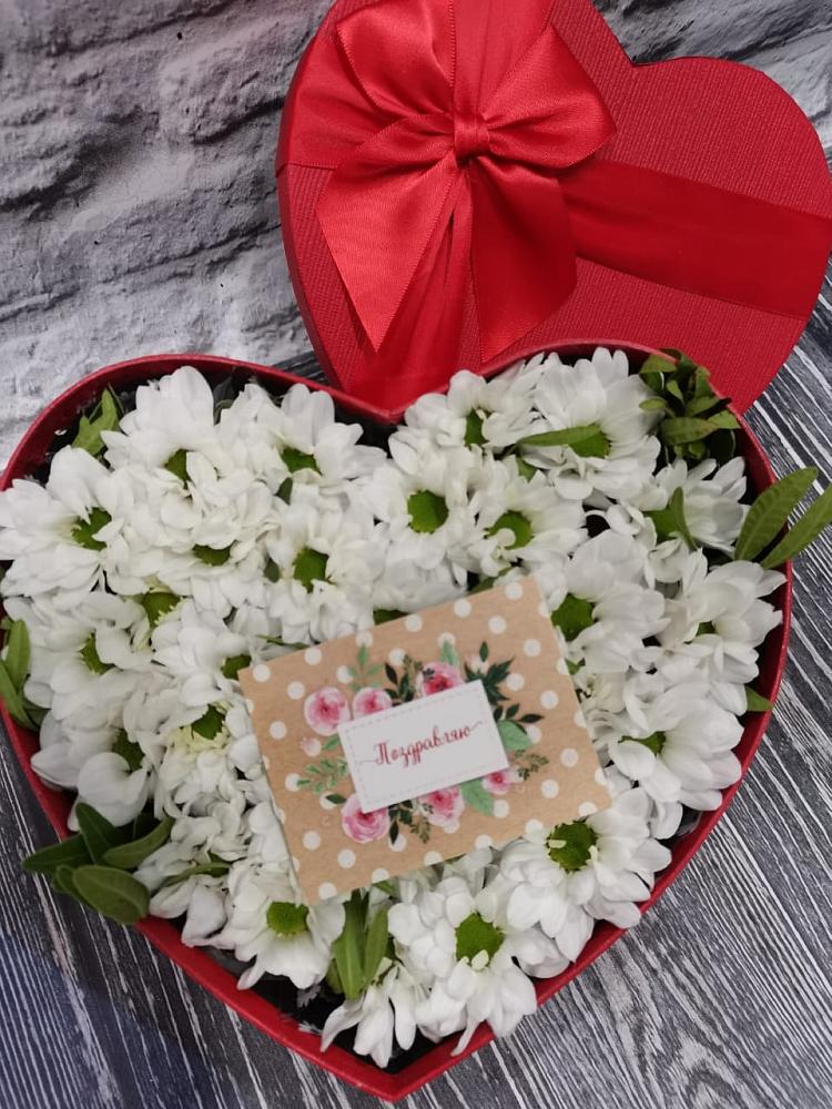 Цветочная композиция из Хризантемы в виде сердца в Досчатое
