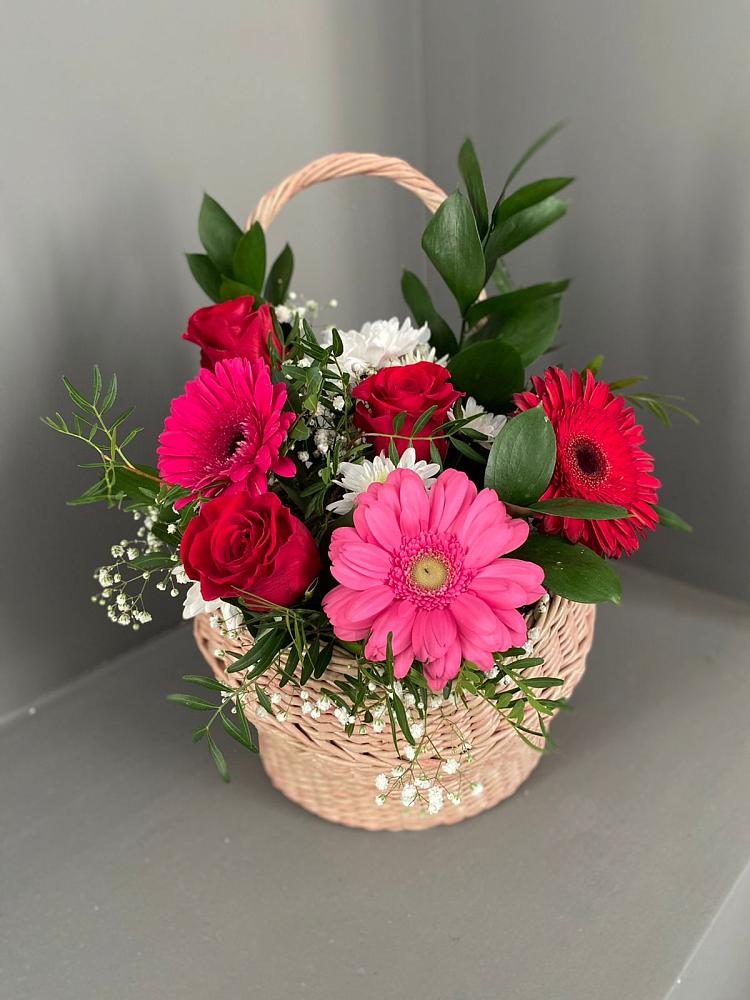 Цветочная композиция из Розы, Хризантемы и Герберы в корзине в Досчатое