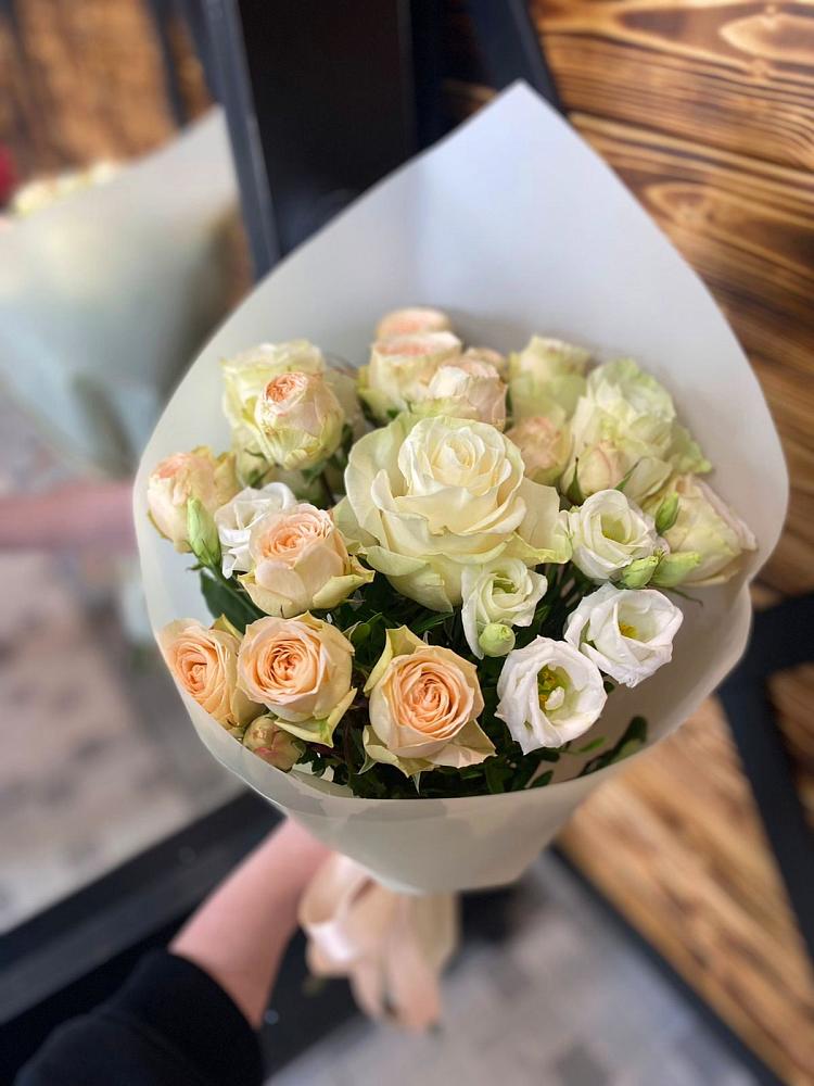 Букет цветов из: Розы и Лизиантусы в Досчатое